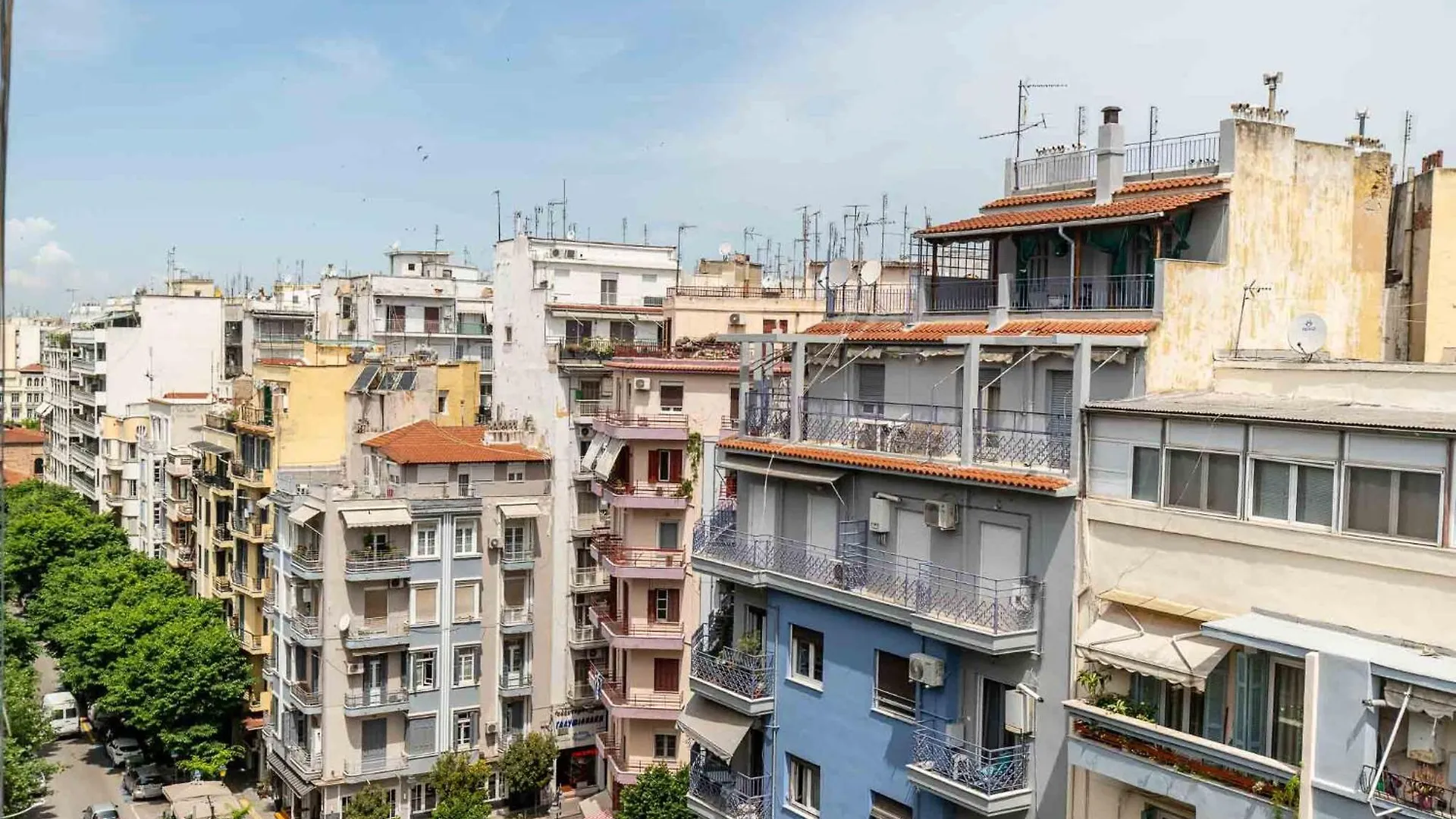 Urban Jungle Apartment Thessaloniki